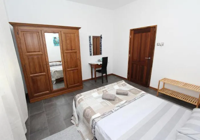 아파트 Sator 로비니